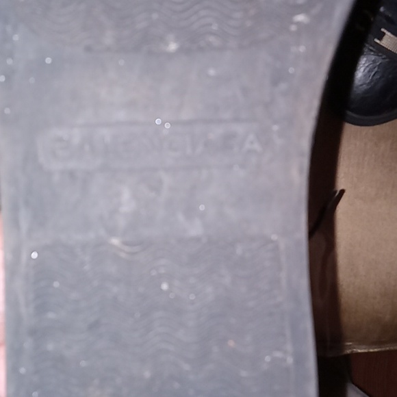 Selling  Balenciaga sneak 100 💯 real - Picture 4 of 5